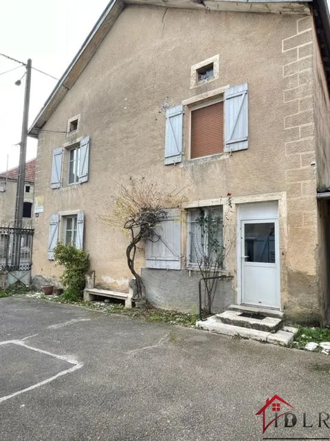 Lot de deux maisons à rénover à Combeaufontaine 