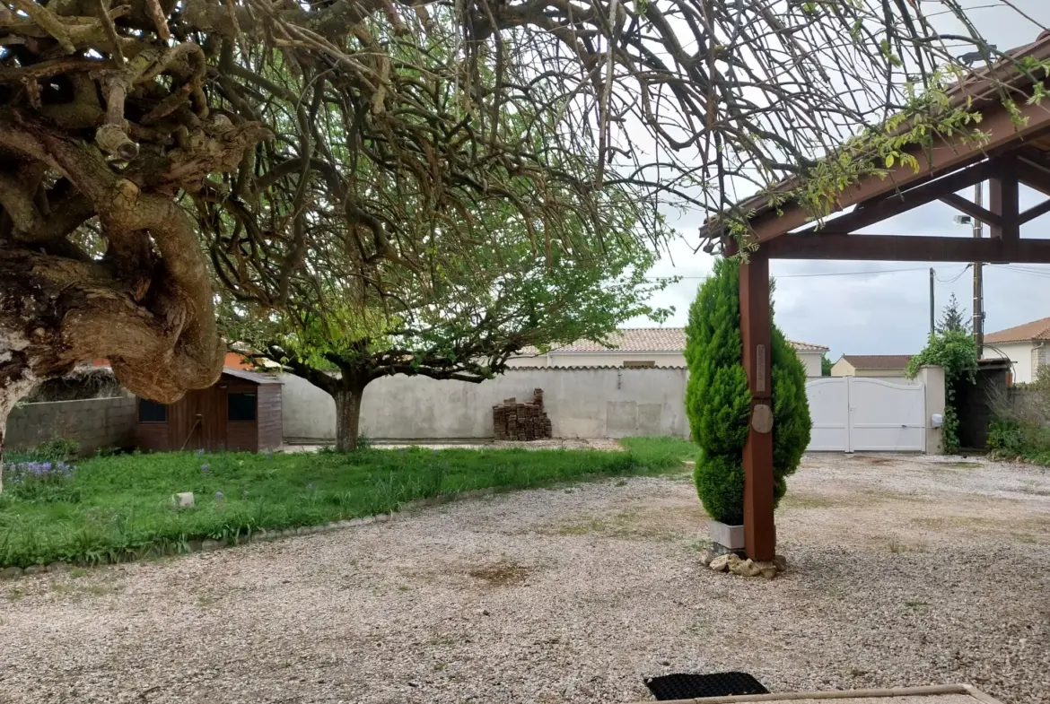 Charmante maison à vendre à Châteaubernard 