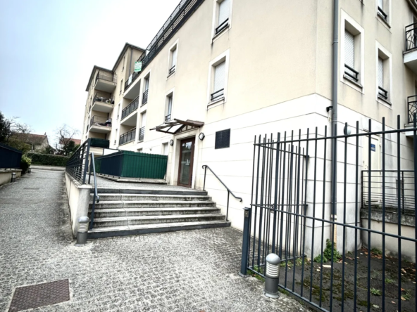 Appartement 2 pièces de 48 m² en plein centre-ville de Chelles à vendre