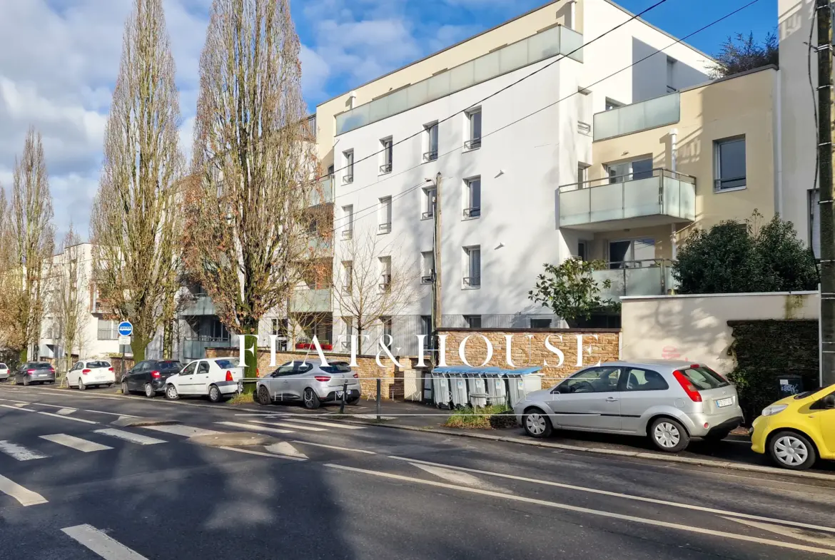 Appartement T2 lumineux avec balcon et parking à Nantes - Quartier Schuman 