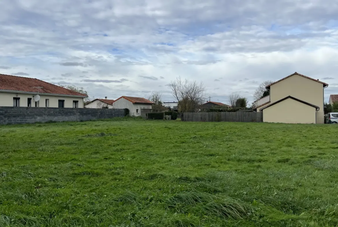 Terrain de 888m² en vente à Bordères-Sur-L'Échez avec vue sur les Pyrénées 