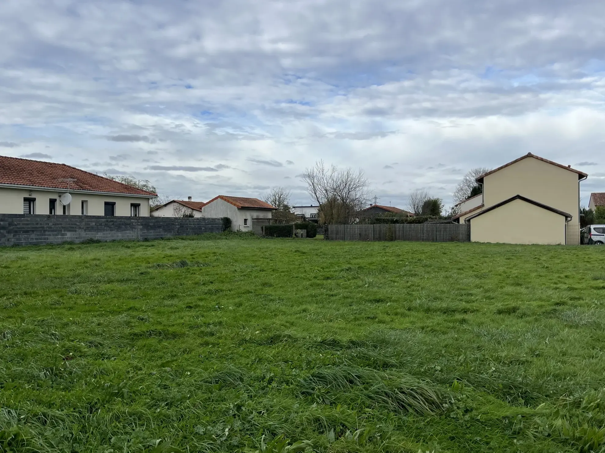 Terrain de 888m² en vente à Bordères-Sur-L'Échez avec vue sur les Pyrénées 