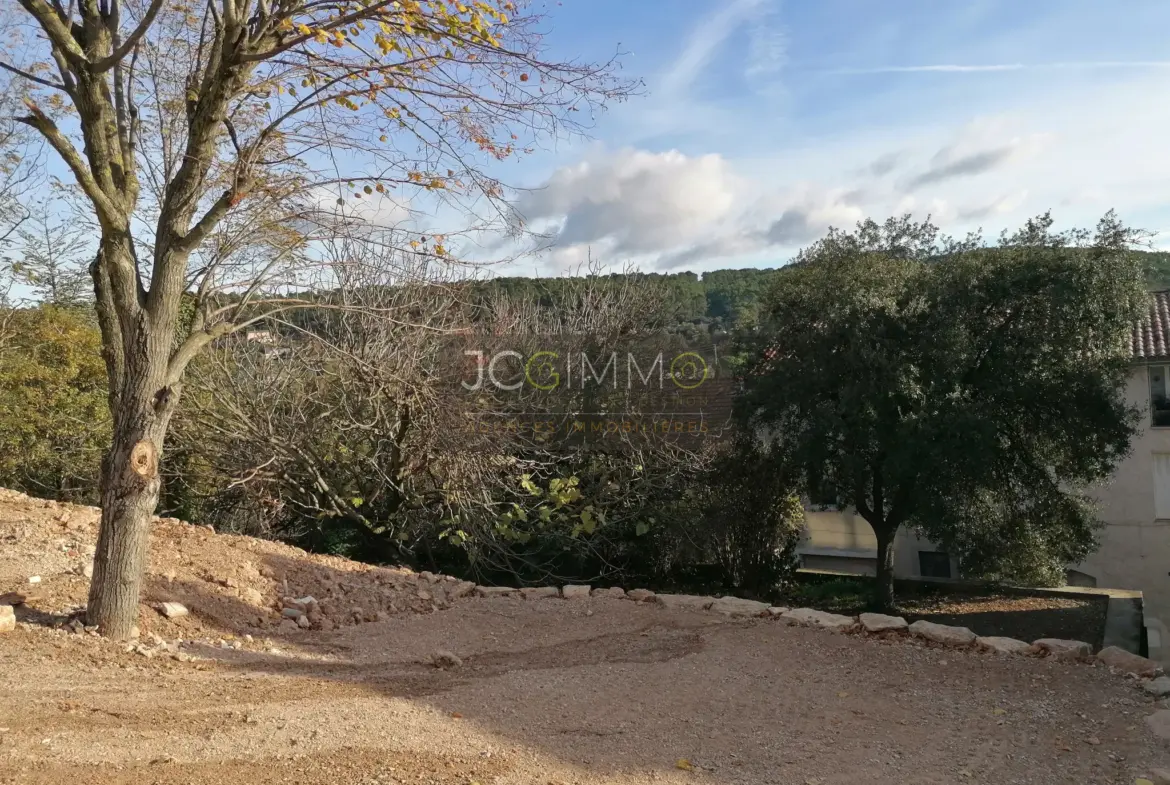 Terrain constructible de 448 m2 à vendre à Carnoules 