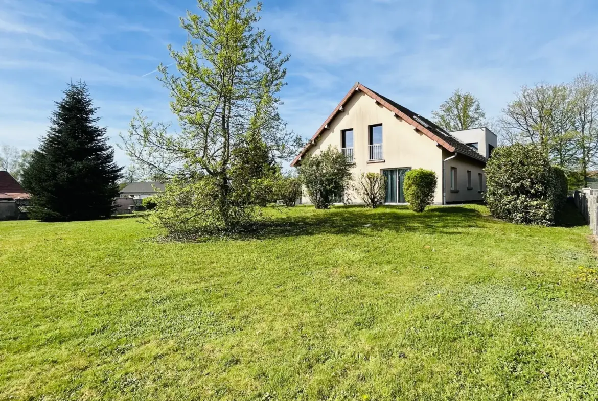 Maison spacieuse à vendre à Magny-Vernois - 234 m² - 5 chambres 