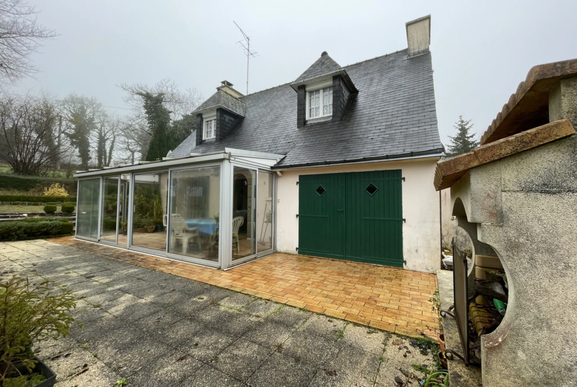 Maison à vendre à la campagne de Pontivy avec dépendance et terrain de 18 460 m² 