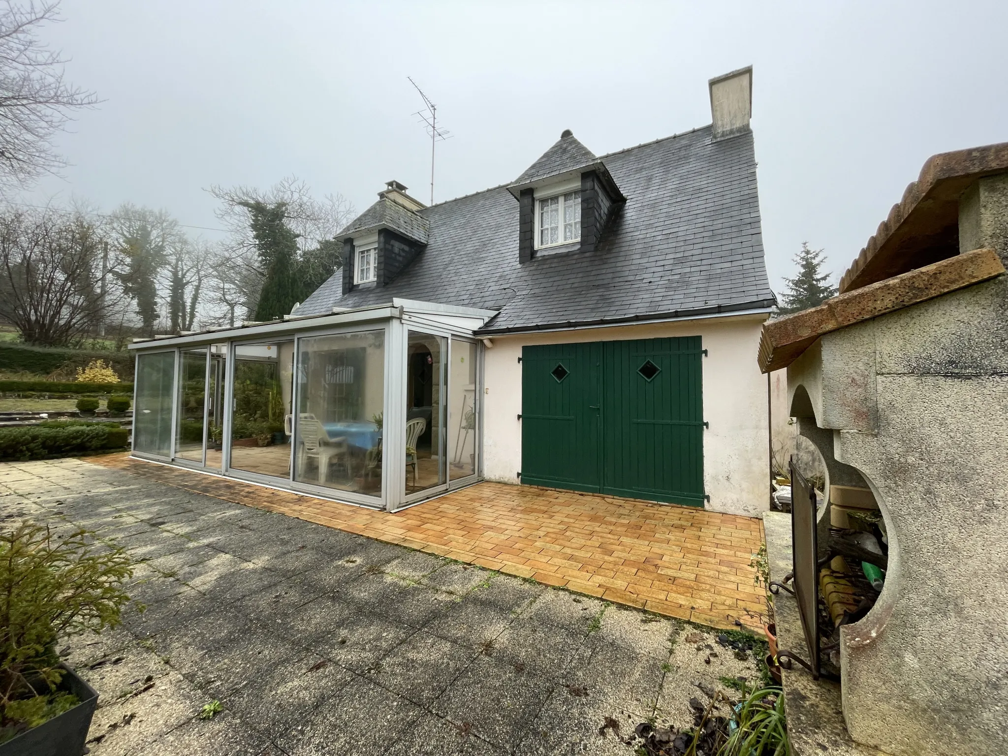 Maison à vendre à la campagne de Pontivy avec dépendance et terrain de 18 460 m² 