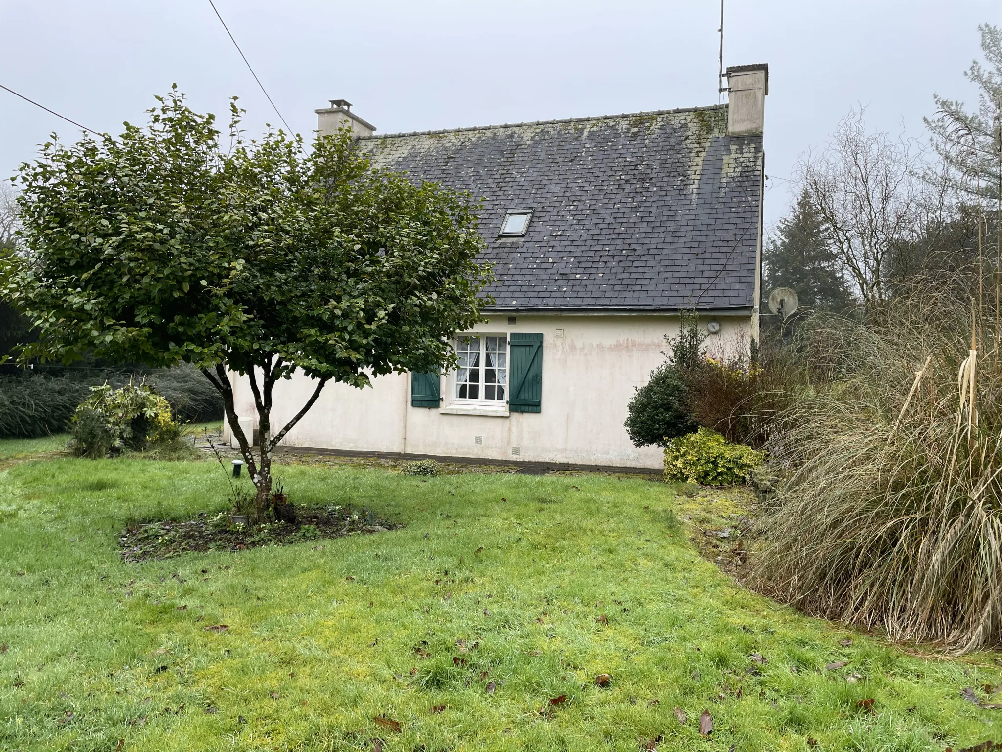 Maison à vendre à la campagne de Pontivy avec dépendance et terrain de 18 460 m² 