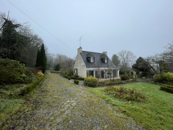 Maison à vendre à la campagne de Pontivy avec dépendance et terrain de 18 460 m²