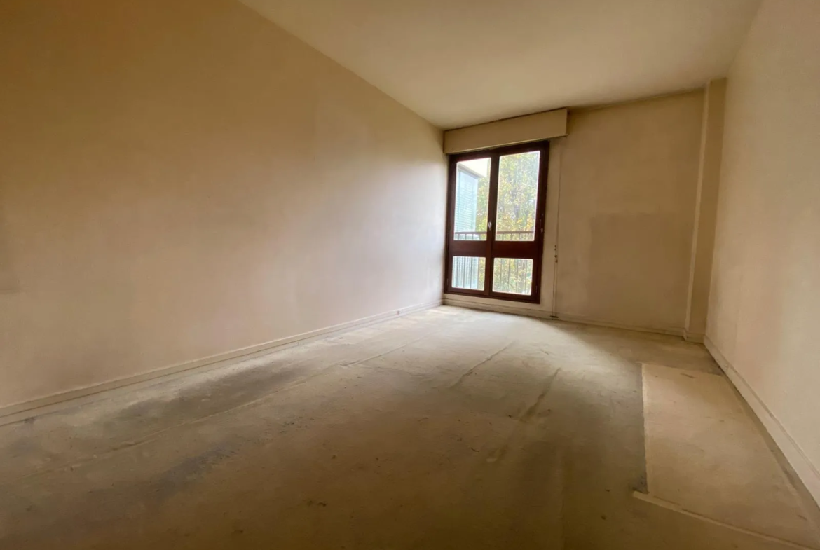 Appartement à rénover au Chesnay - 75.66 m² 