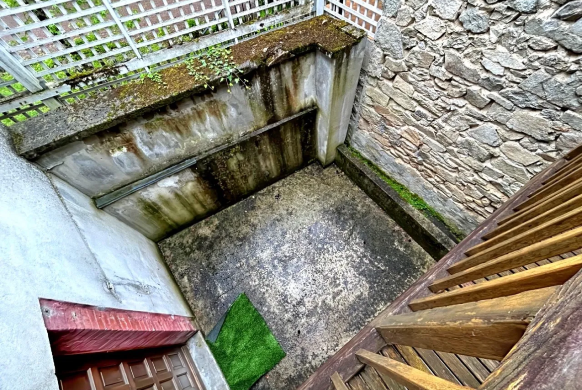 Maison à vendre à Cornil en Corrèze avec 2 chambres et cour 