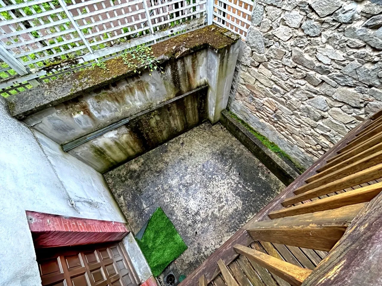 Maison à vendre à Cornil en Corrèze avec 2 chambres et cour 