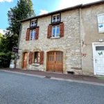 Maison à vendre à Cornil en Corrèze avec 2 chambres et cour