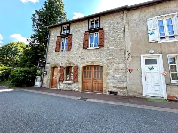 Maison à vendre à Cornil en Corrèze avec 2 chambres et cour