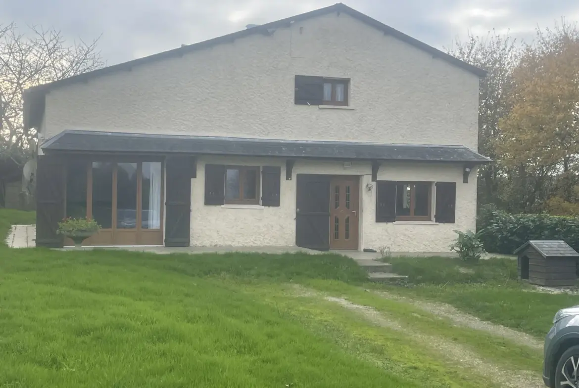 Maison au calme sur 5000 m² de terrain à Camembert 