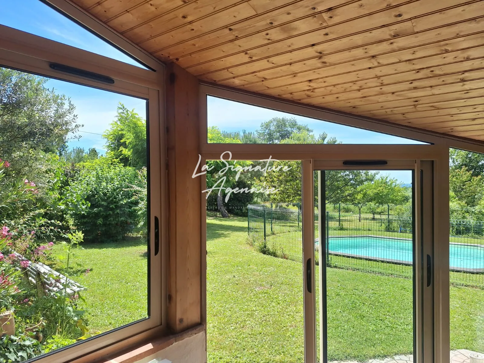 Charmante maison en pierre avec piscine et pigeonnier à Prayssas 