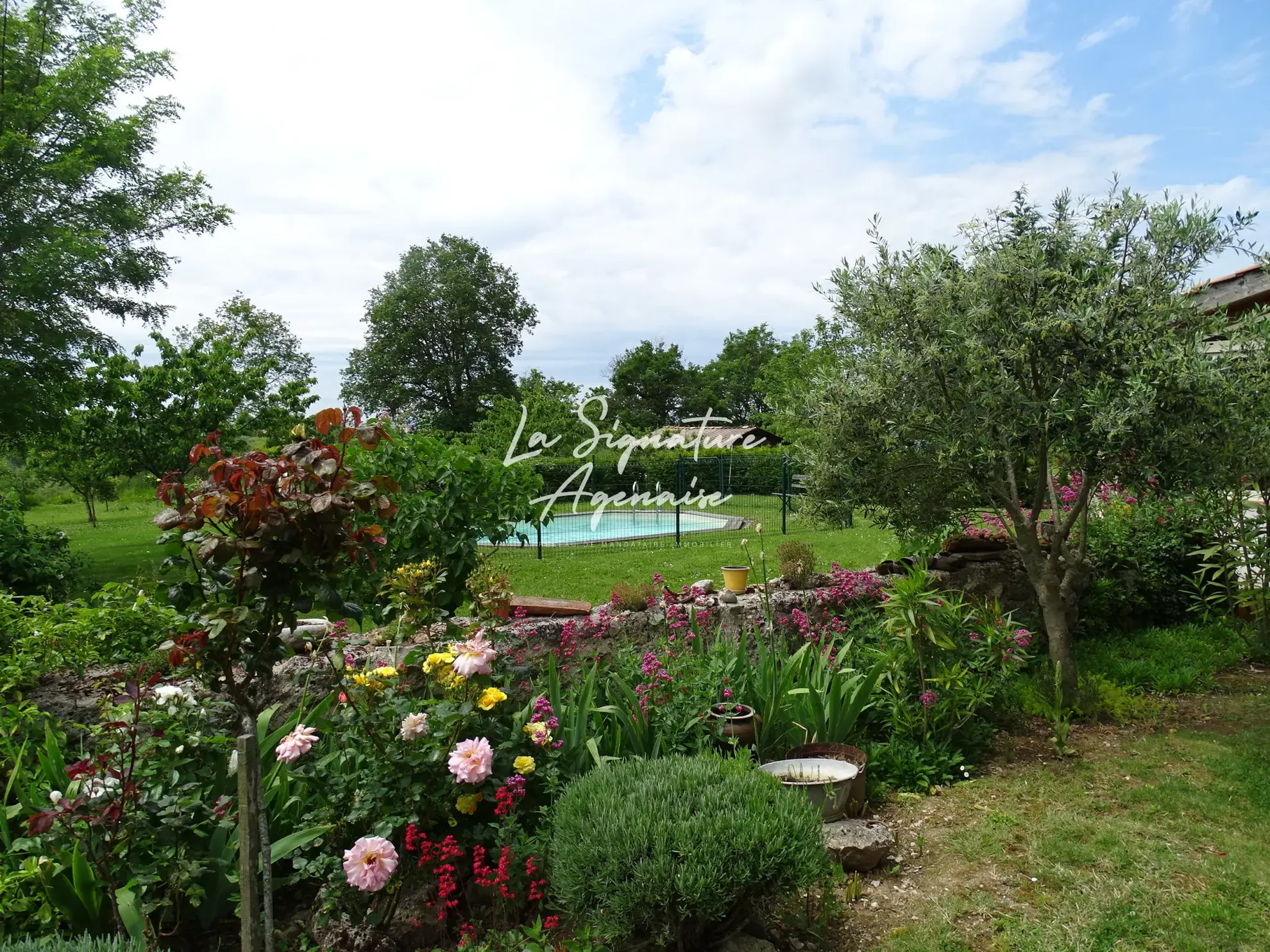 Charmante maison en pierre avec piscine et pigeonnier à Prayssas 