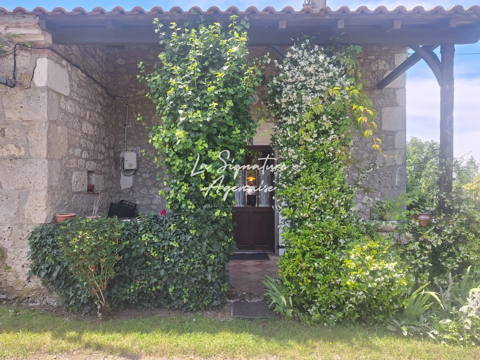 Charmante maison en pierre avec piscine et pigeonnier à Prayssas 