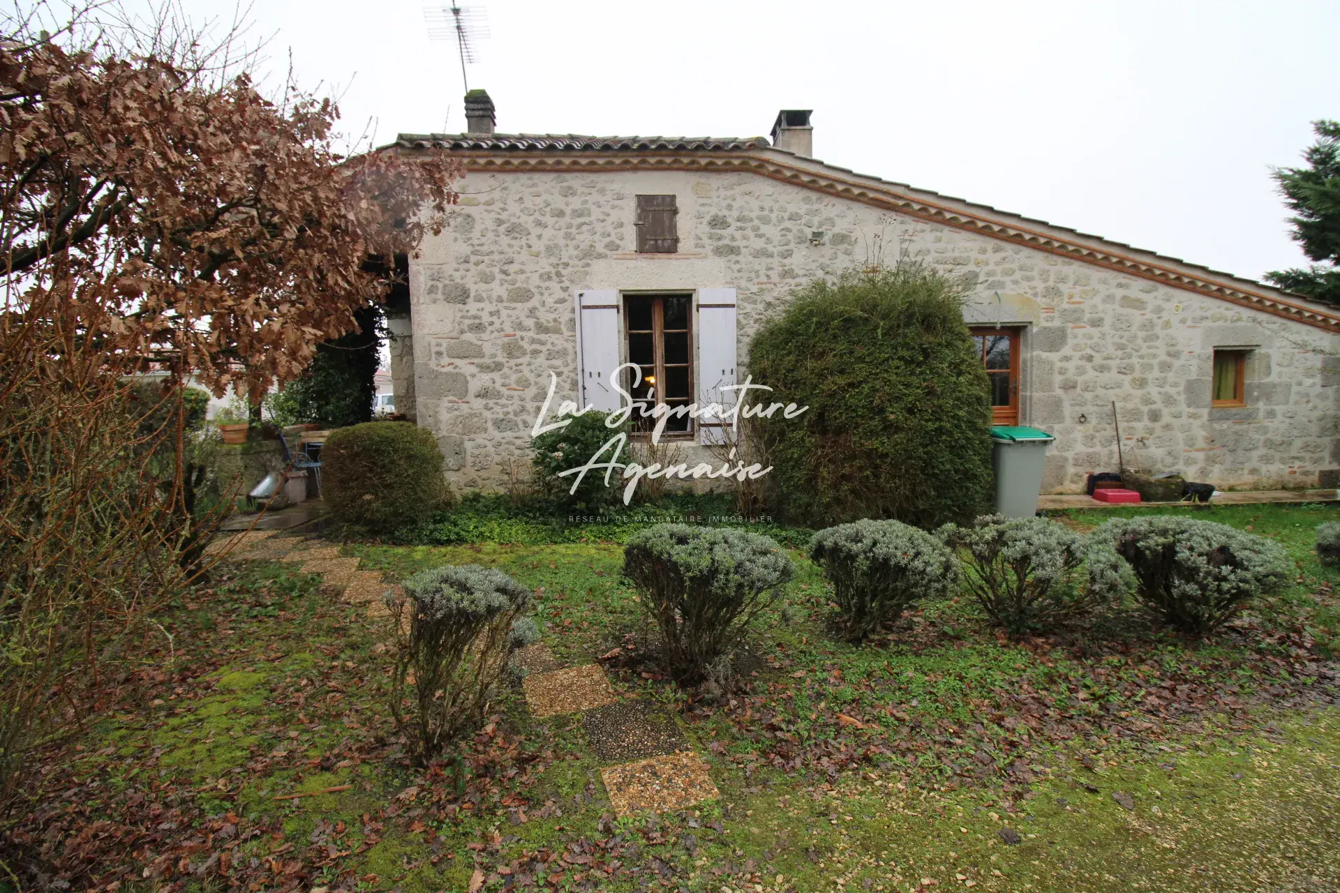 Charmante maison en pierre avec piscine et pigeonnier à Prayssas 