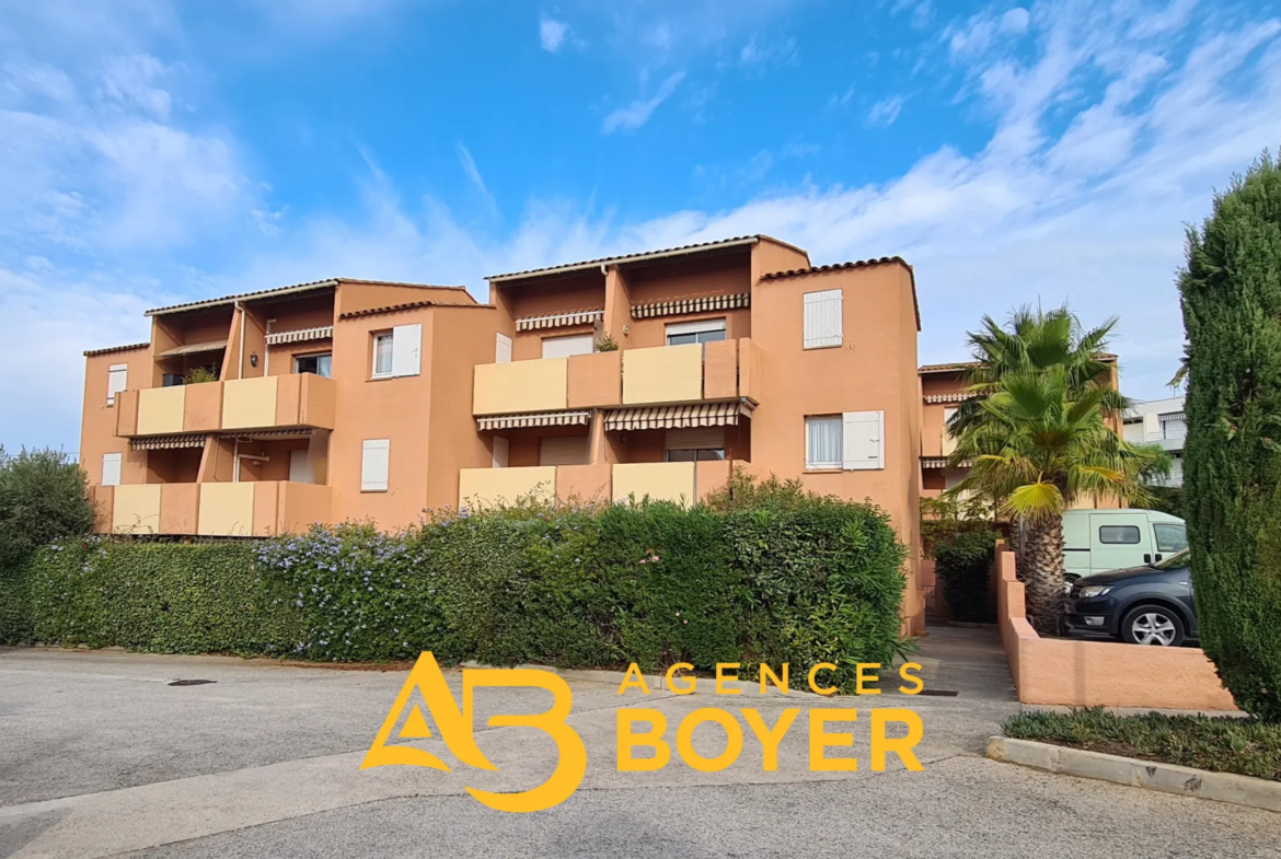 T2 à Bandol avec terrasse Sud et parking, à 10 min des plages 