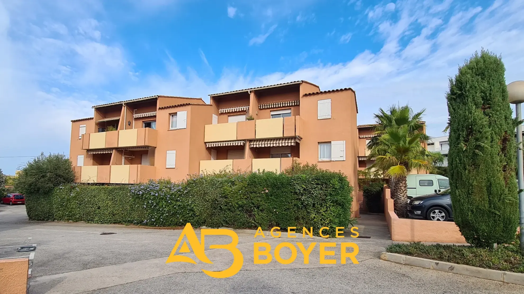 T2 à Bandol avec terrasse Sud et parking, à 10 min des plages 