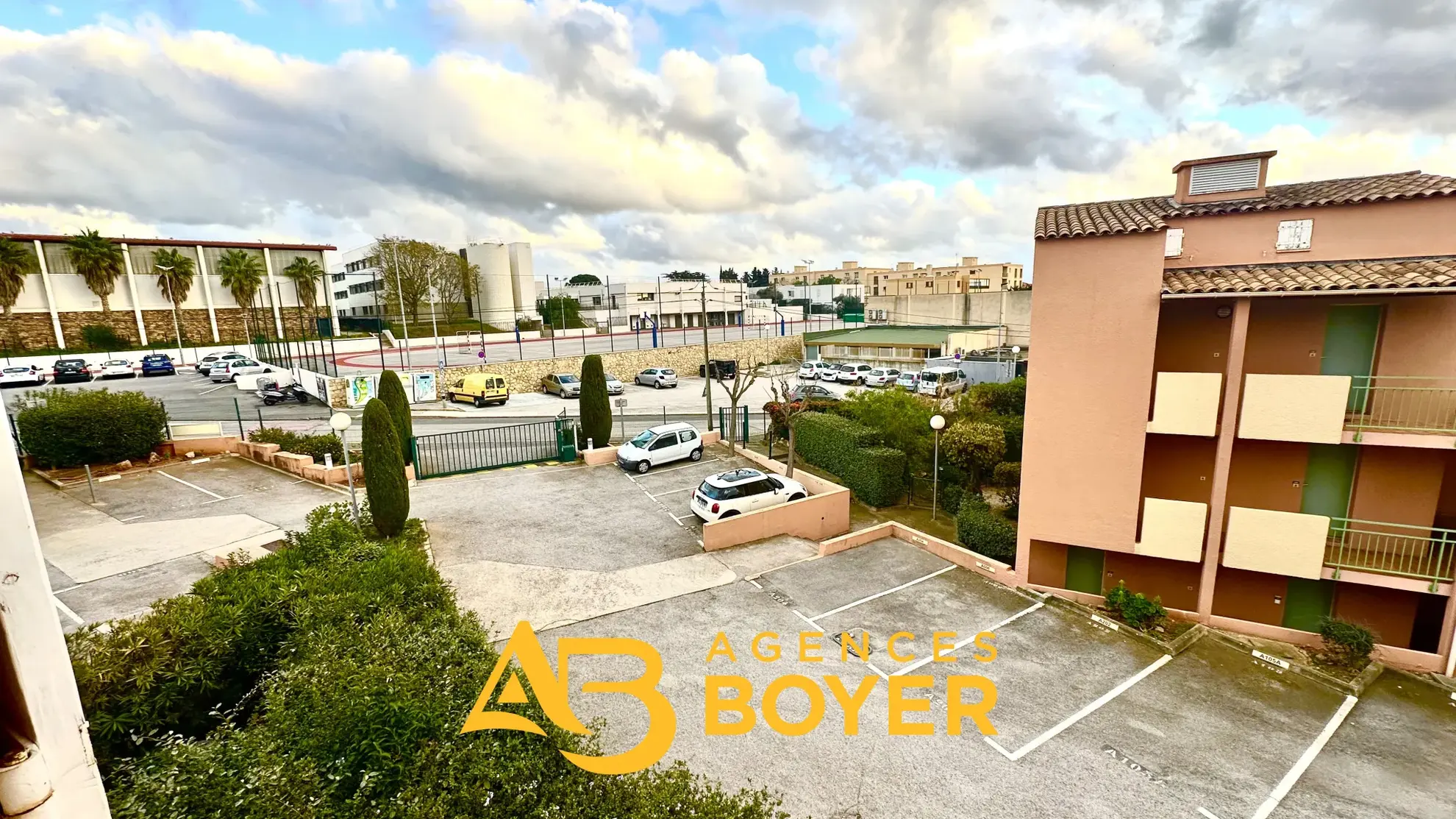 T2 à Bandol avec terrasse Sud et parking, à 10 min des plages 