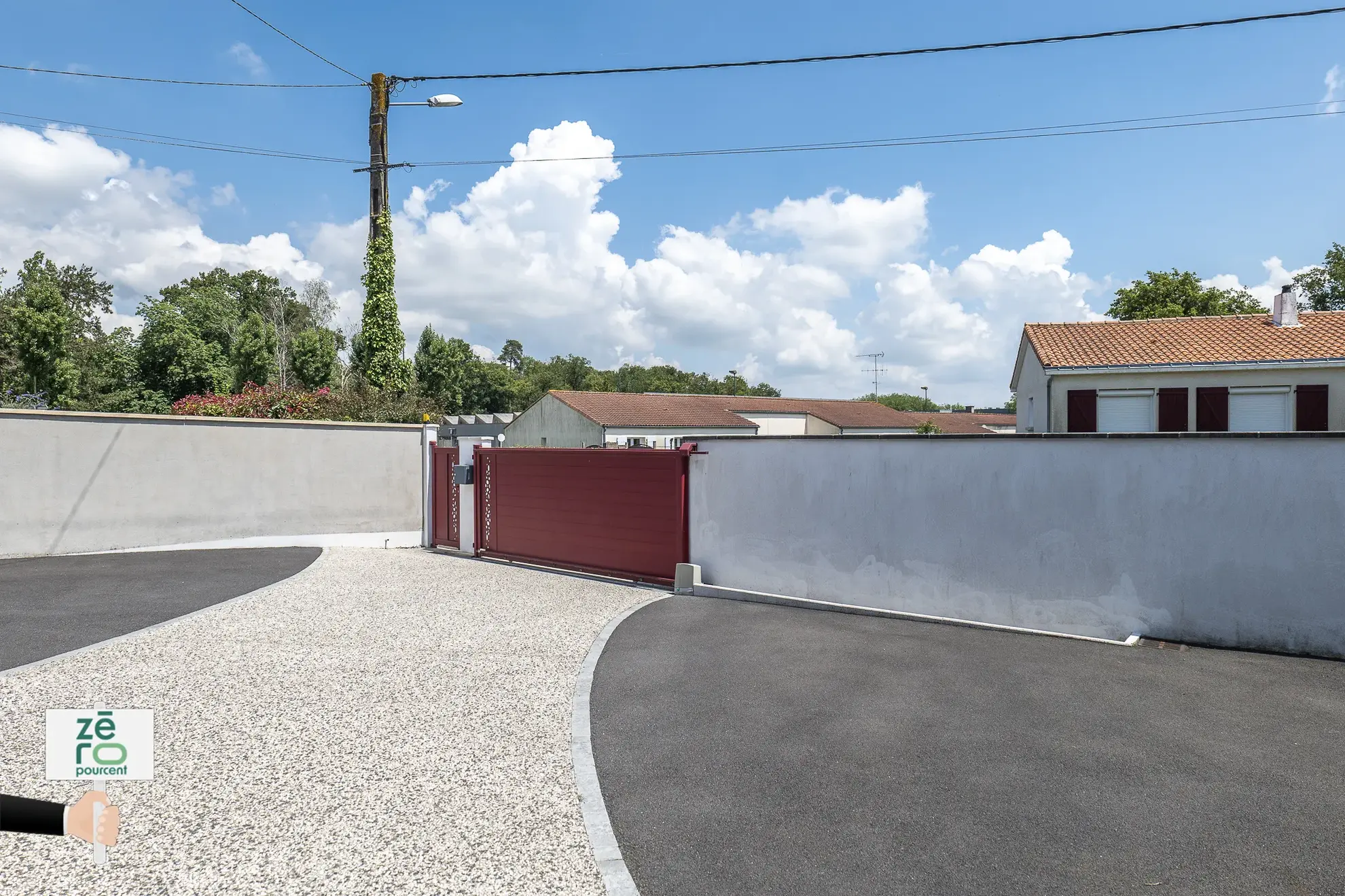 Spacieuse maison familiale à Treize-Septiers avec jardin et garages 