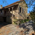 Maison en pierre à Saint Jean Lespinasse, 83 m² avec jardin