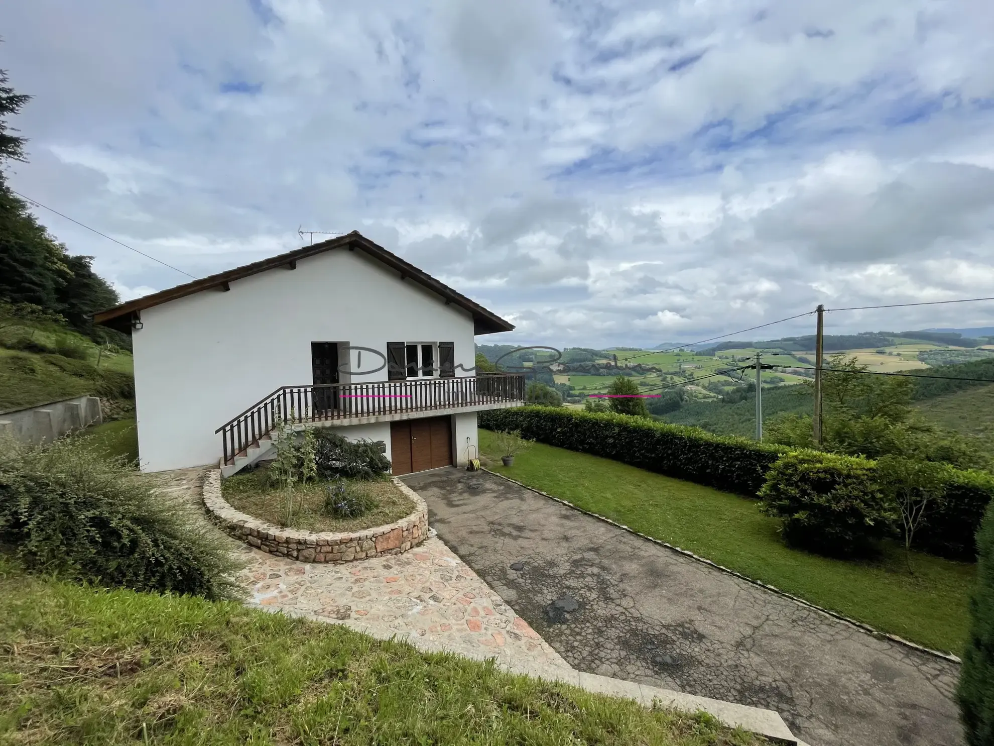 Maison 1980 à vendre avec jolie vue sur la campagne à Cublize 