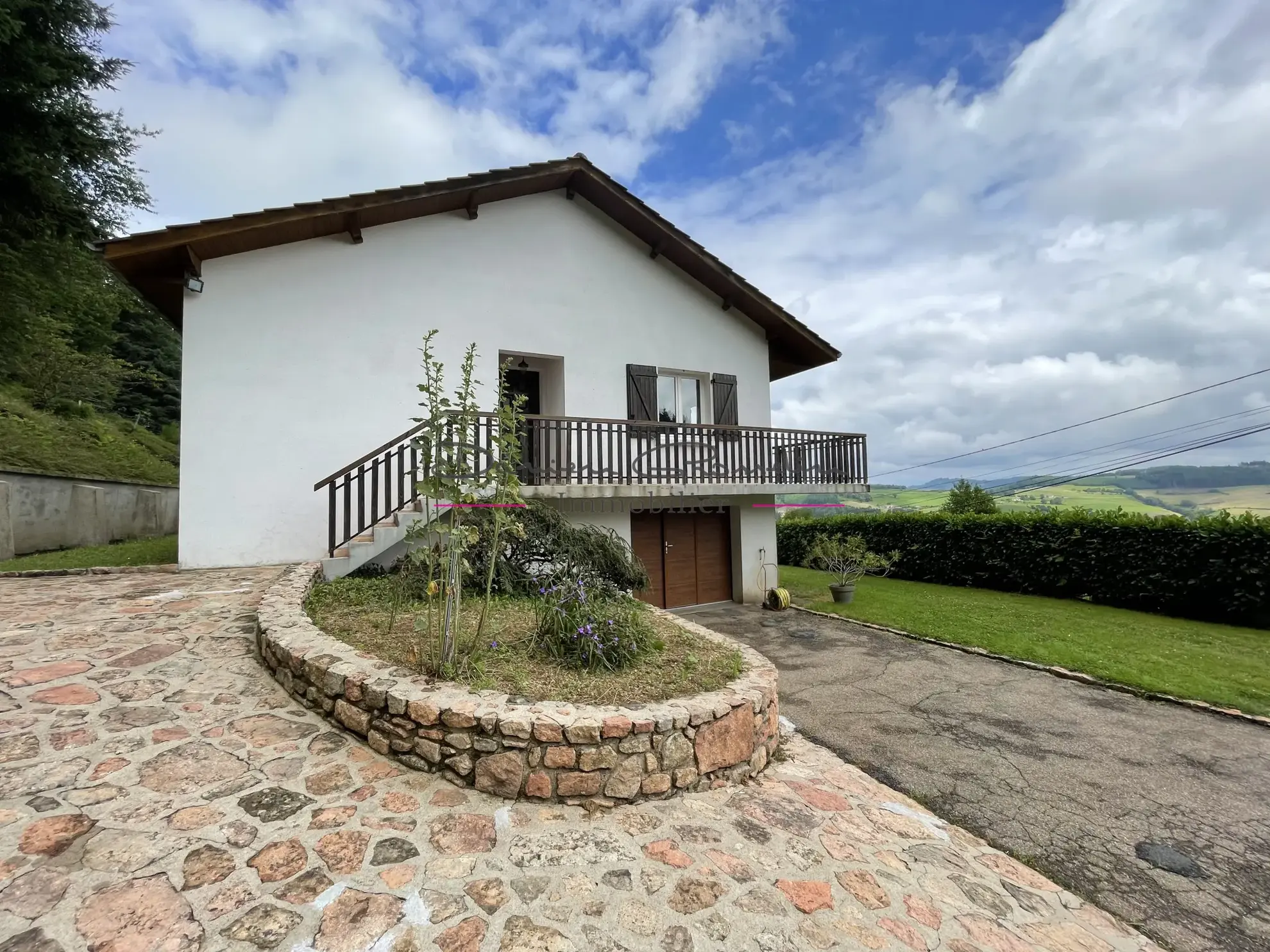 Maison 1980 à vendre avec jolie vue sur la campagne à Cublize 