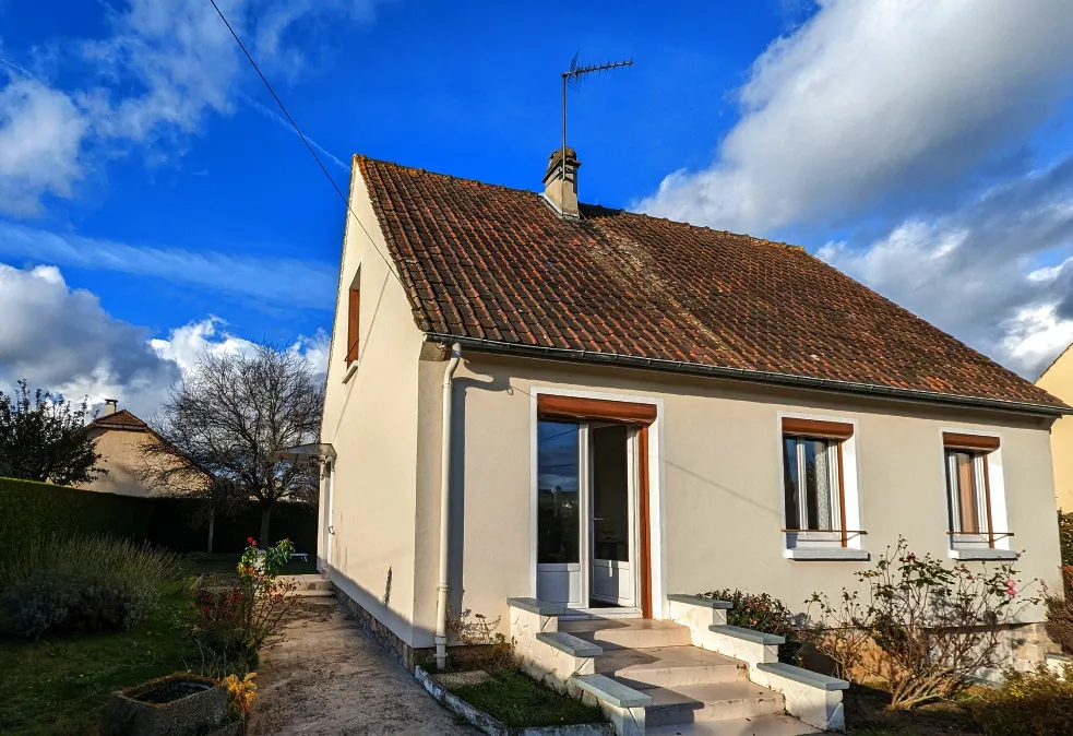 Maison à vendre à Gasny - 3 chambres, 596 m² de jardin 