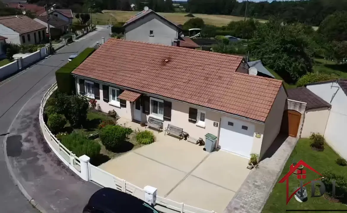 Pavillon de plain-pied avec piscine à vendre à Humbecourt 