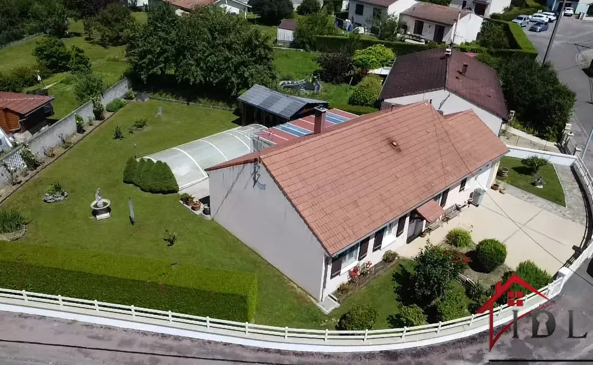 Pavillon de plain-pied avec piscine à vendre à Humbecourt 