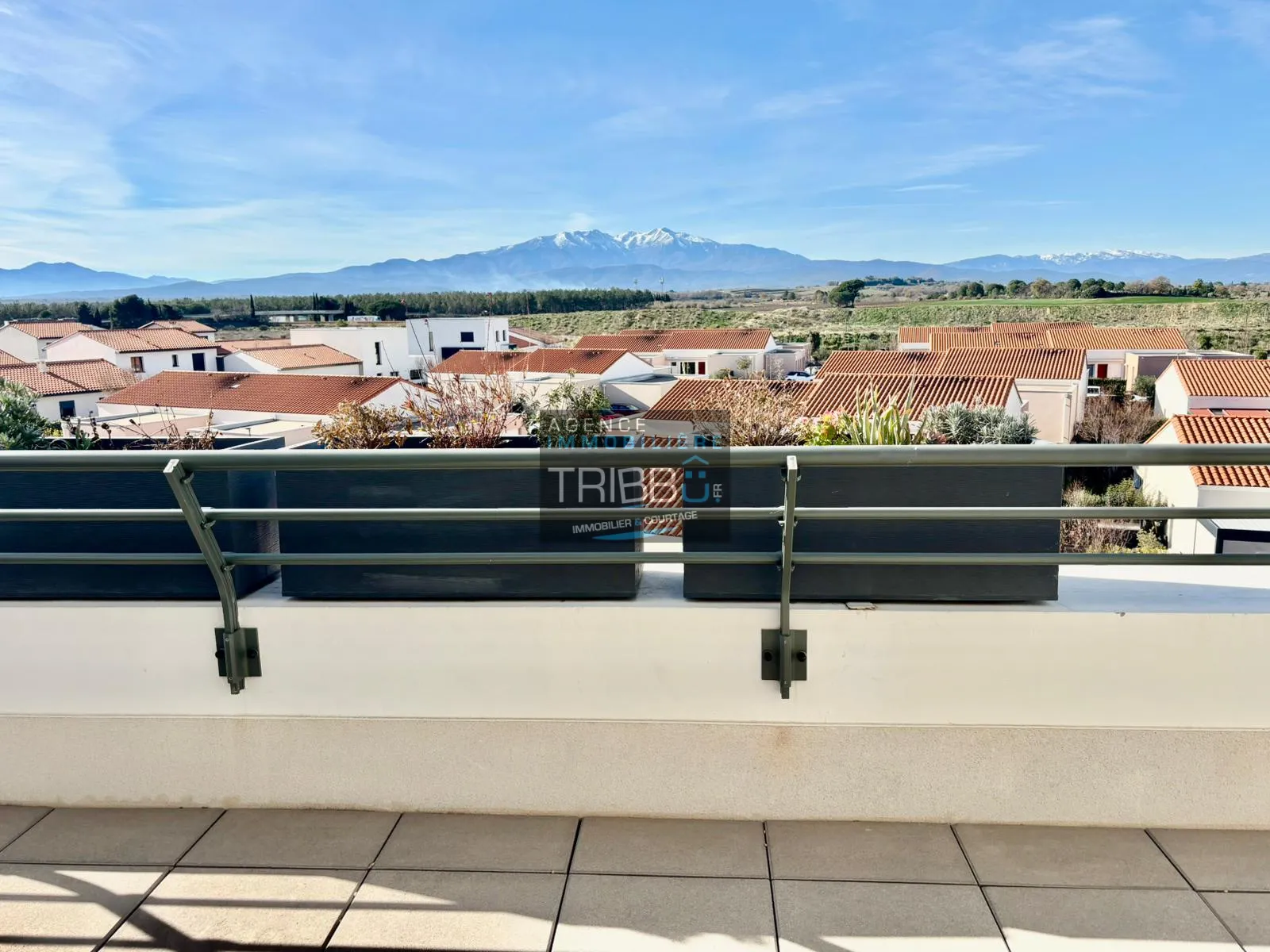 Appartement F3 avec Terrasse et Vue sur le Canigou à Pollestres 