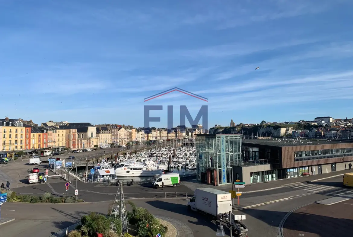 Appartement F2 rénové avec vue sur le port à Dieppe 