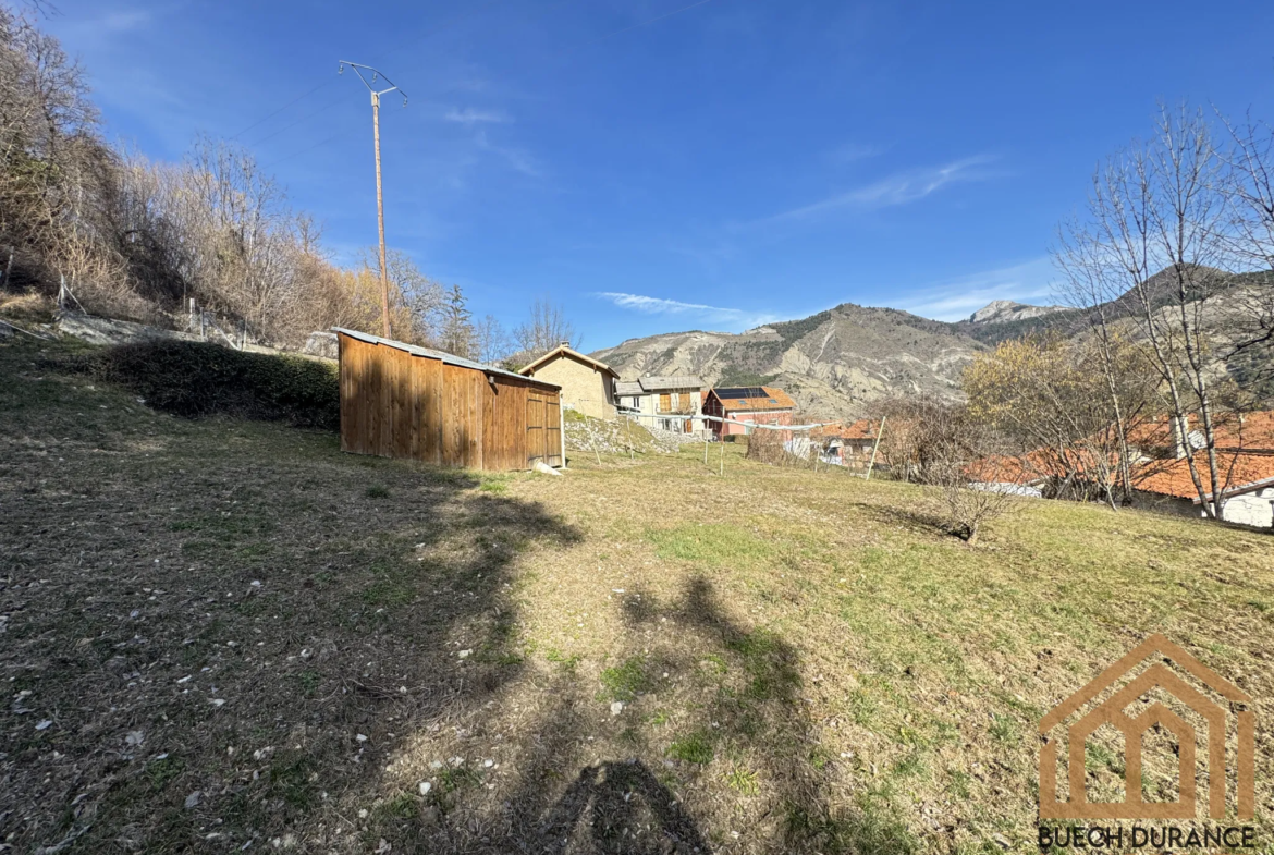 Maison de charme à Esparron (Hautes-Alpes) à vendre pour amoureux de la nature 