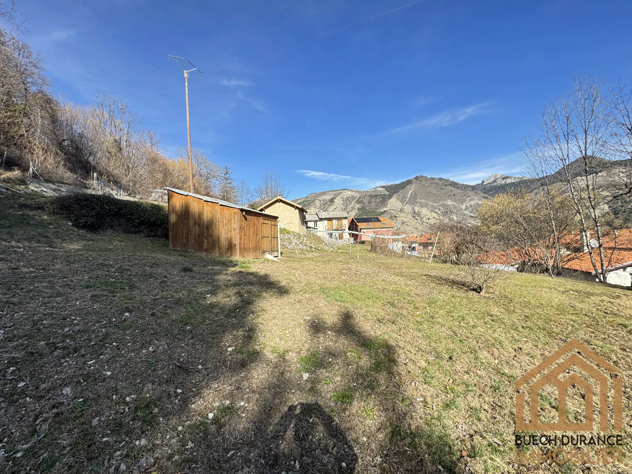 Maison de charme à Esparron (Hautes-Alpes) à vendre pour amoureux de la nature 