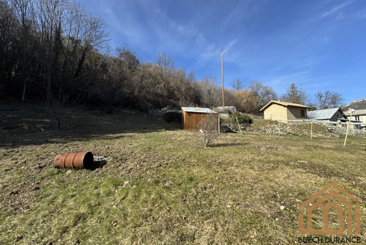 Maison de charme à Esparron (Hautes-Alpes) à vendre pour amoureux de la nature 