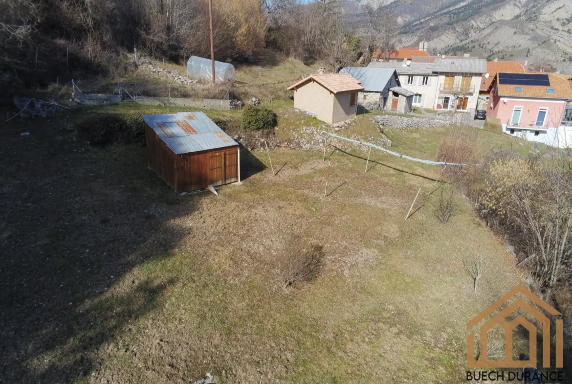 Maison de charme à Esparron (Hautes-Alpes) à vendre pour amoureux de la nature 