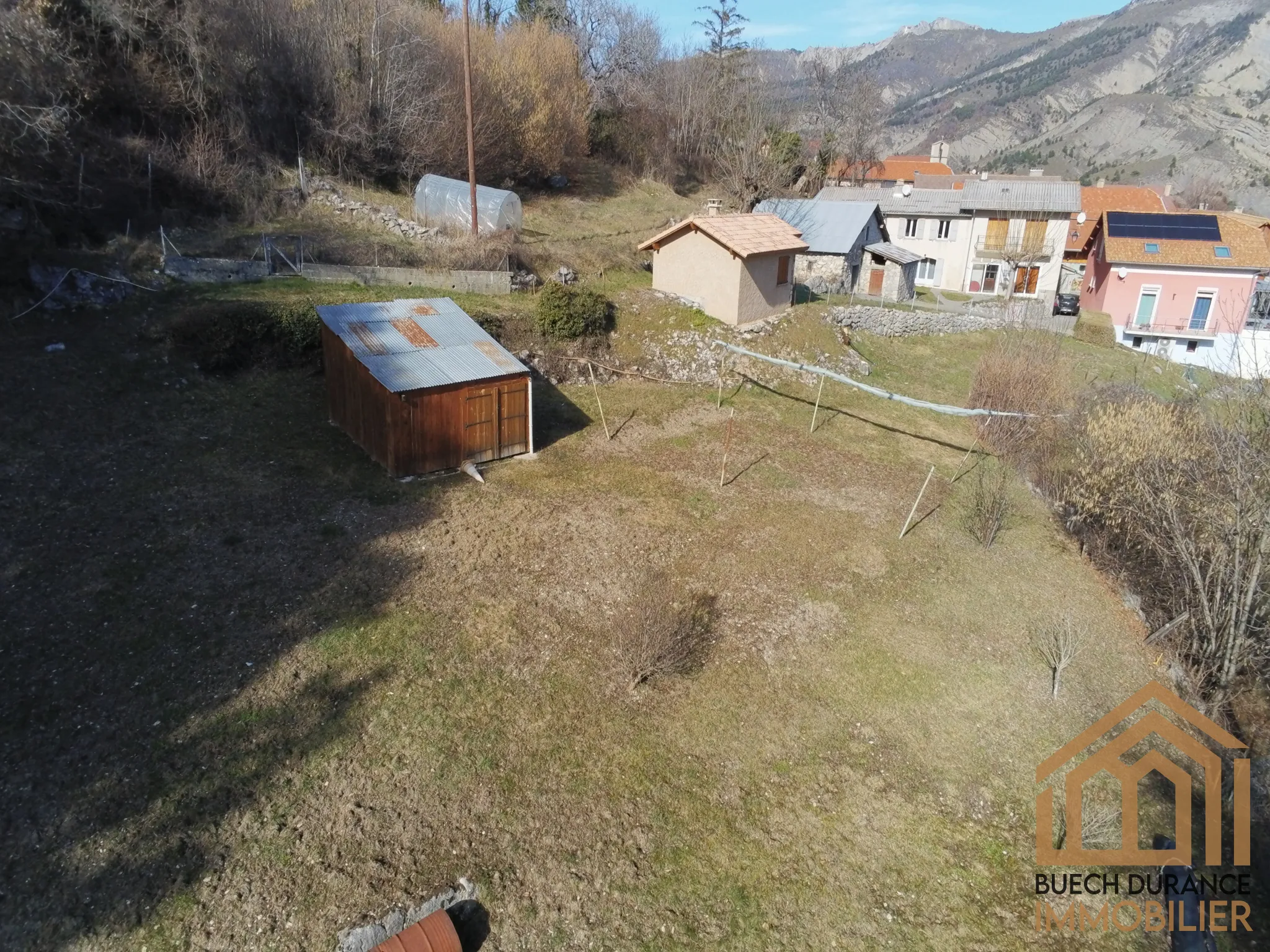 Maison de charme à Esparron (Hautes-Alpes) à vendre pour amoureux de la nature 