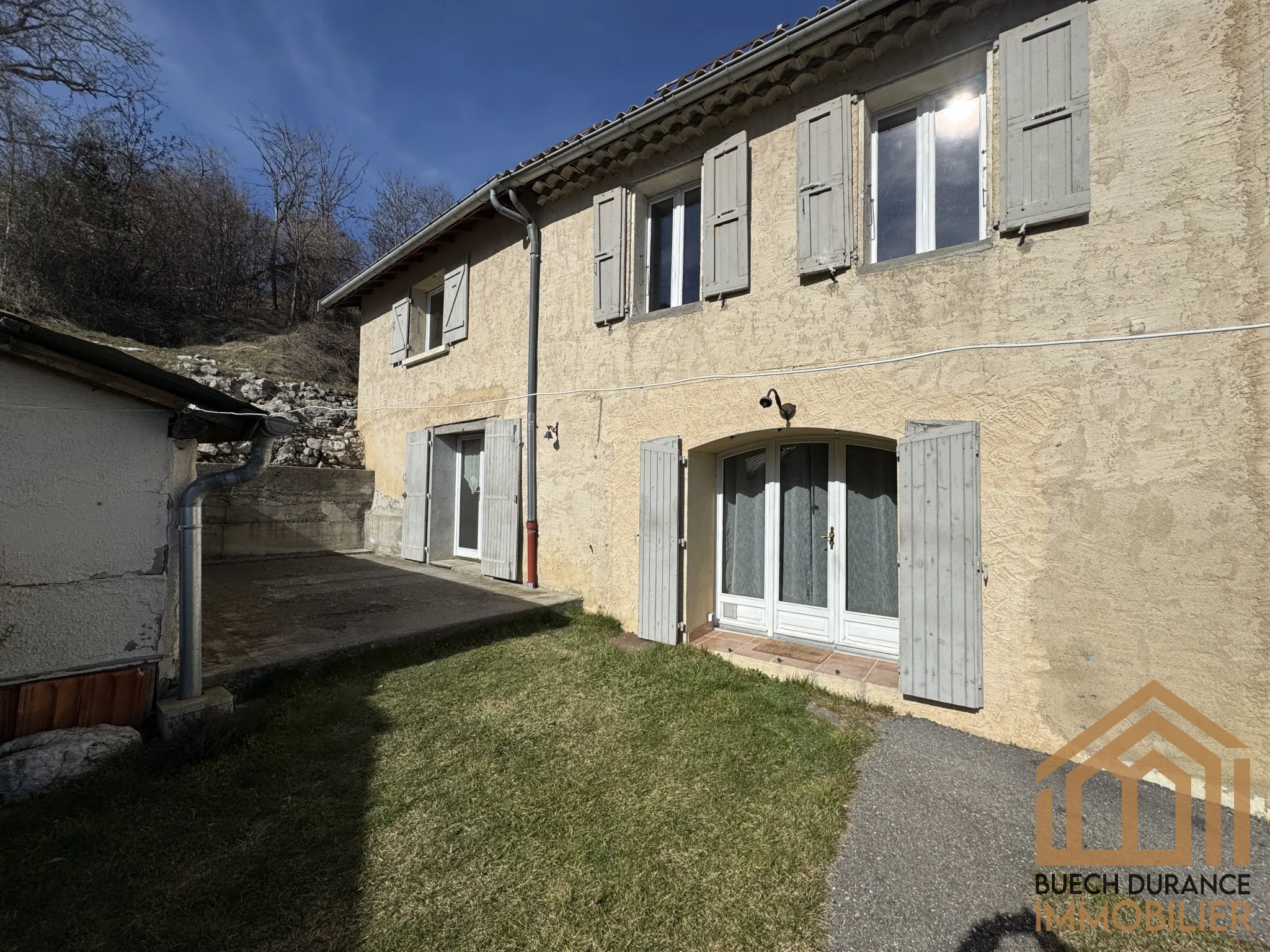 Maison de charme à Esparron (Hautes-Alpes) à vendre pour amoureux de la nature 