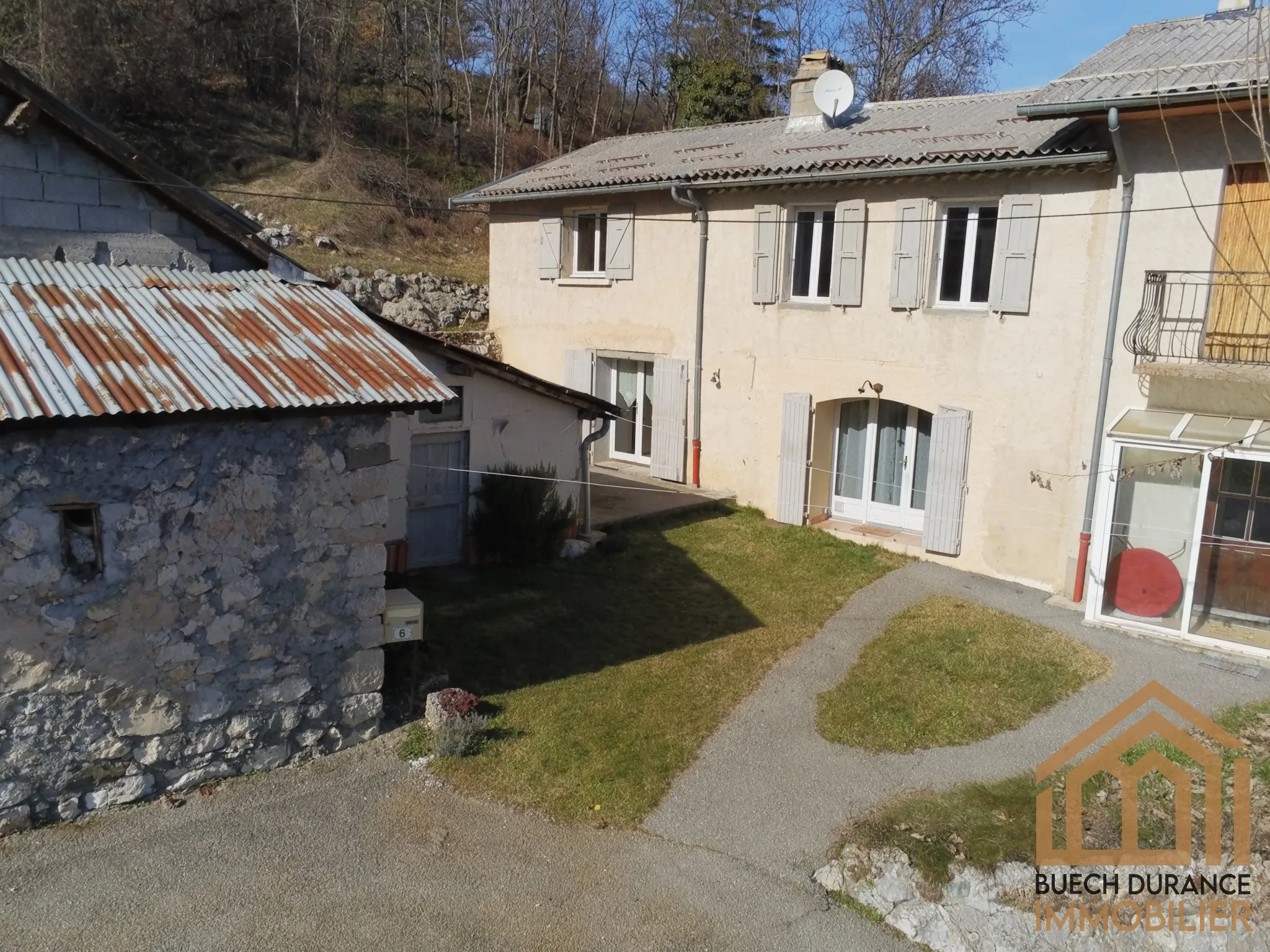 Maison de charme à Esparron (Hautes-Alpes) à vendre pour amoureux de la nature 