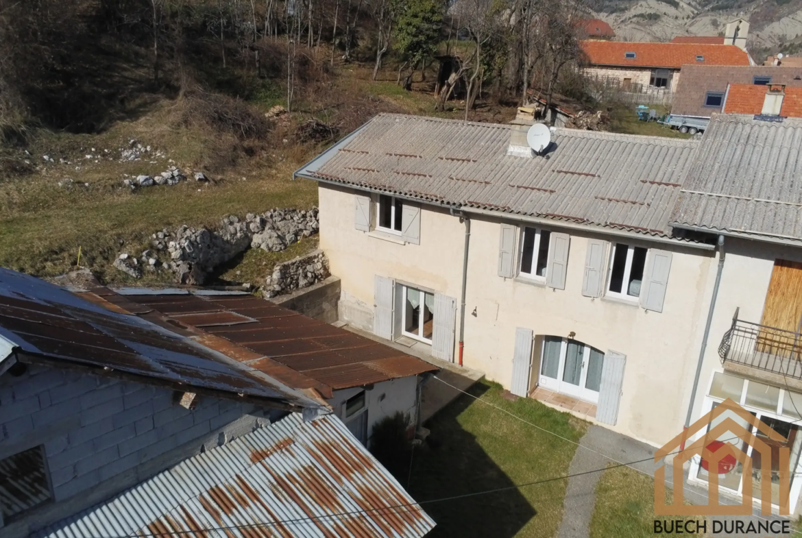 Maison de charme à Esparron (Hautes-Alpes) à vendre pour amoureux de la nature 