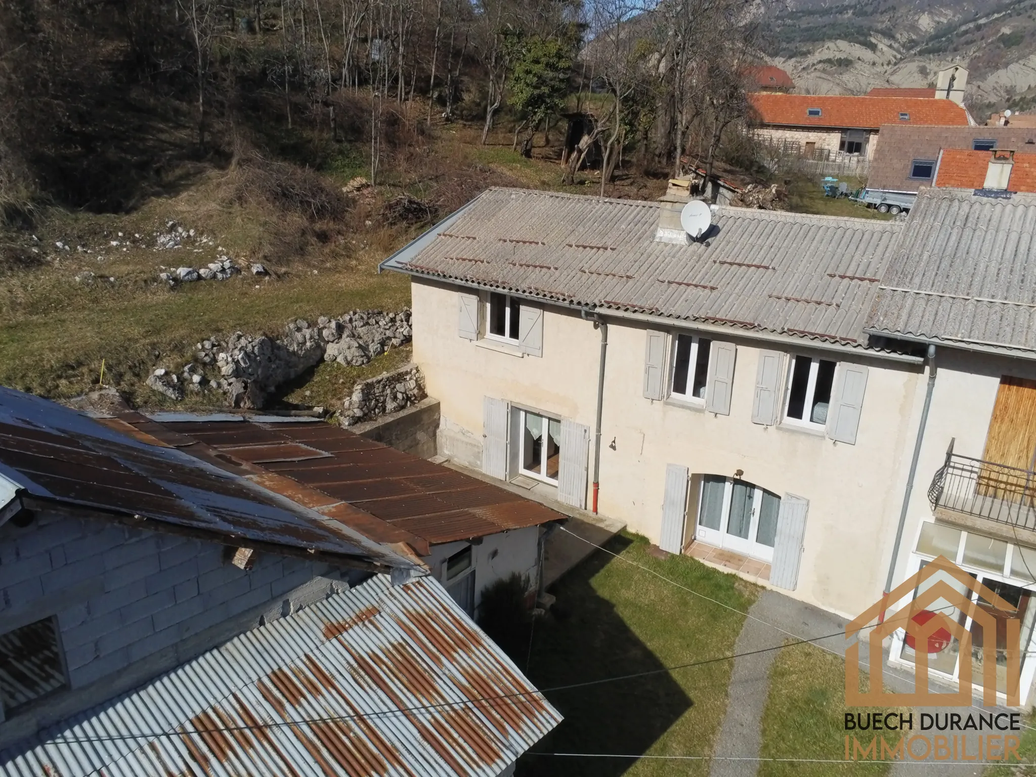 Maison de charme à Esparron (Hautes-Alpes) à vendre pour amoureux de la nature 