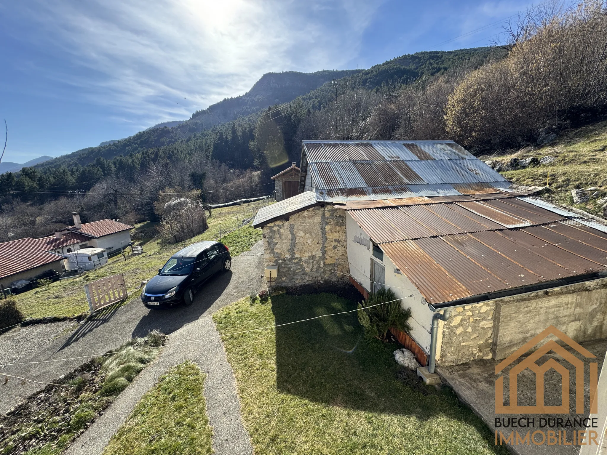 Maison de charme à Esparron (Hautes-Alpes) à vendre pour amoureux de la nature 