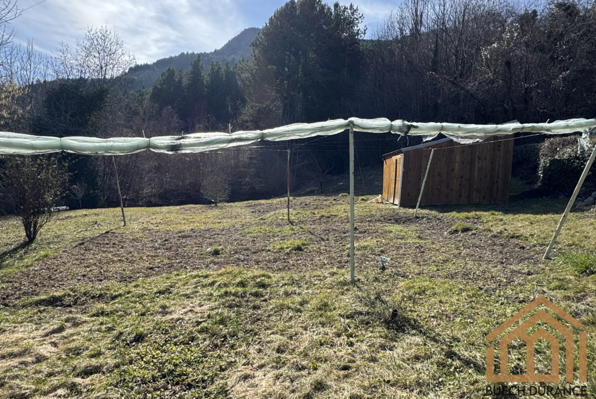 Maison de charme à Esparron (Hautes-Alpes) à vendre pour amoureux de la nature 