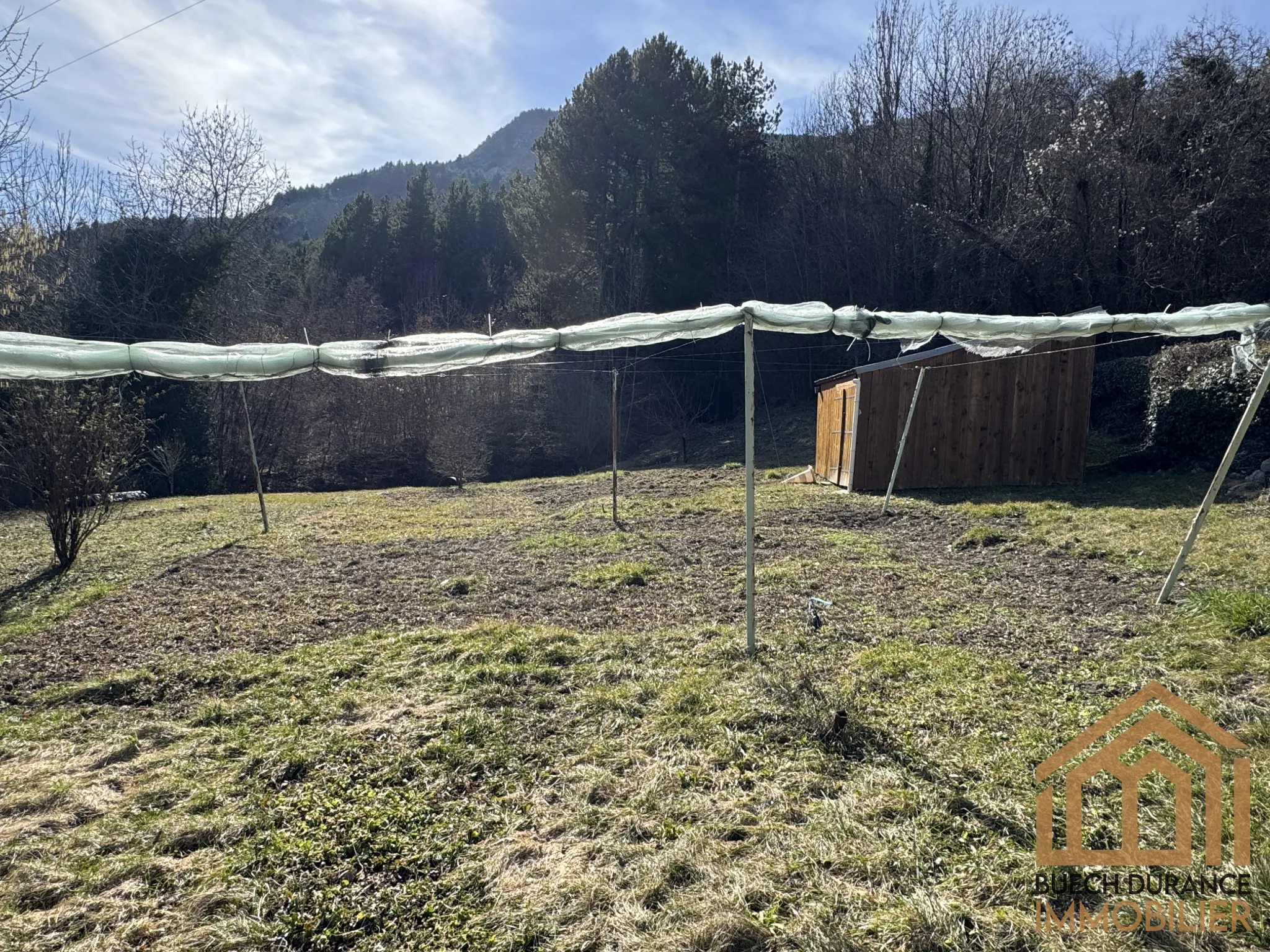 Maison de charme à Esparron (Hautes-Alpes) à vendre pour amoureux de la nature 