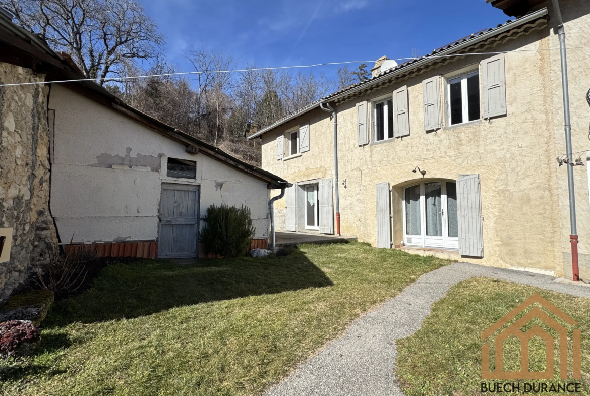 Maison de charme à Esparron (Hautes-Alpes) à vendre pour amoureux de la nature 