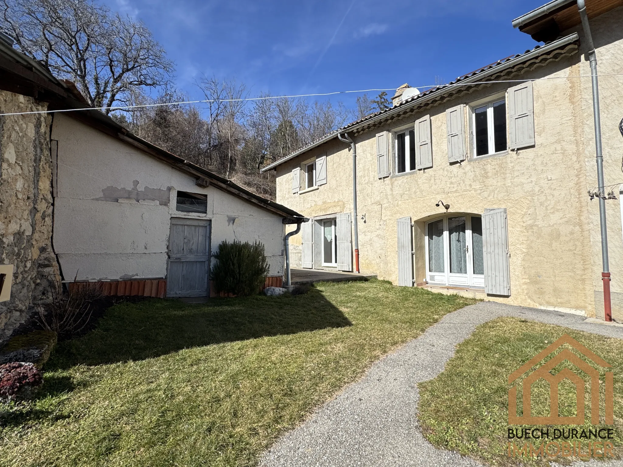 Maison de charme à Esparron (Hautes-Alpes) à vendre pour amoureux de la nature 