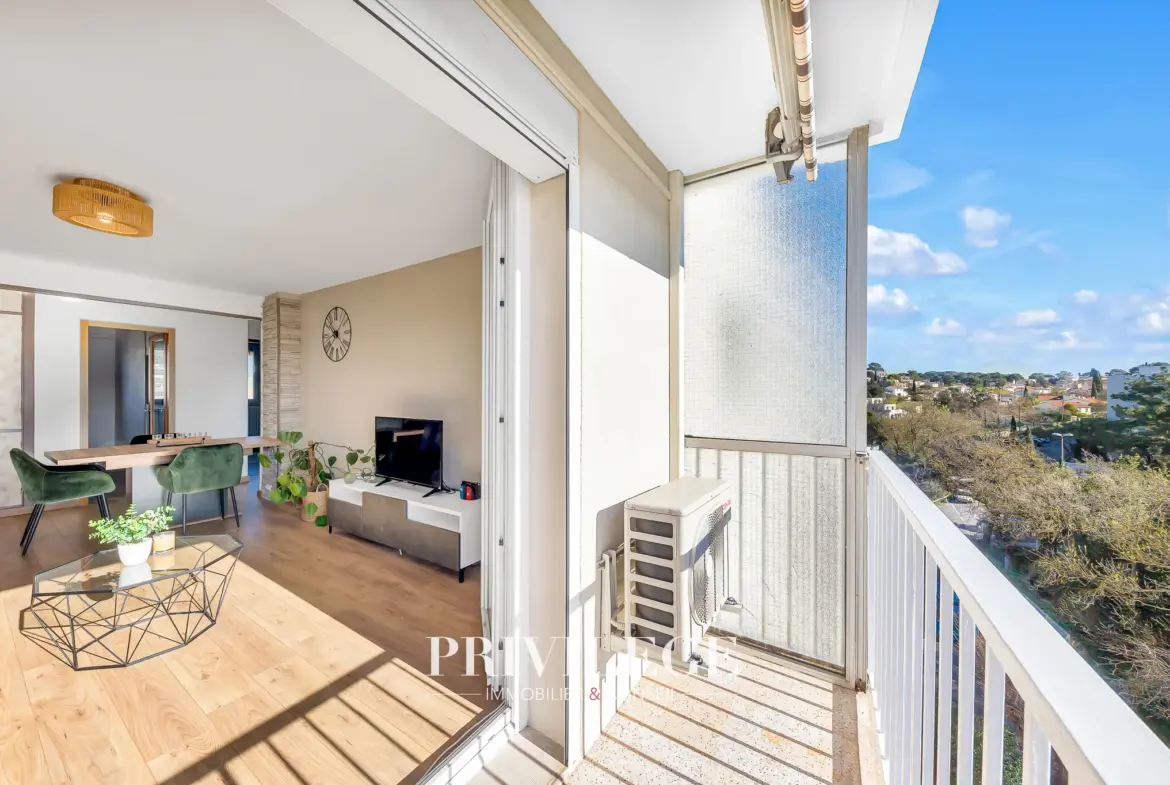 Appartement T5 rénové avec terrasse et vue dégagée à Toulon 