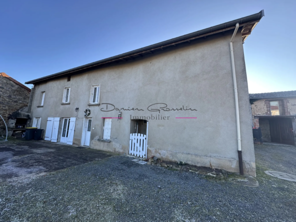 Maison d'Habitation avec Garages et Terrain à Saint Symphorien de Lay